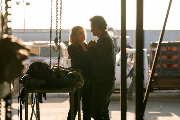 Fear the Walking Dead Season 3 Synopsis Photos Are All About Family Fear the Walking Dead Season 3 Synopsis Photos Are All About Family